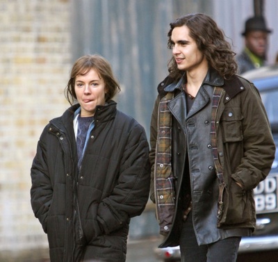 摇摆嬉皮士剧照的剧照