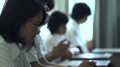 独裁者古贺剧照的剧照