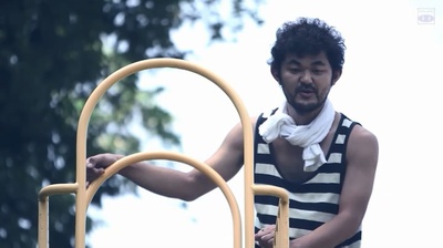 独裁者古贺剧照的剧照