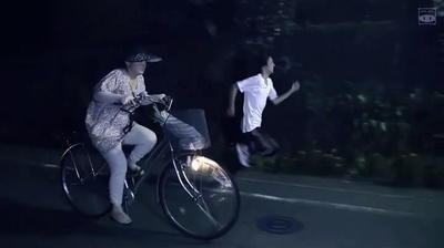 独裁者古贺剧照的剧照