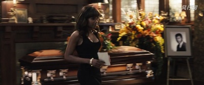 葬礼上的死亡剧照的剧照