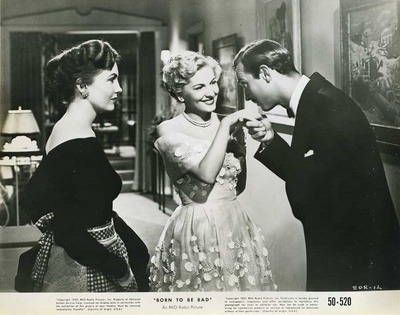 香染石榴裙剧照的剧照