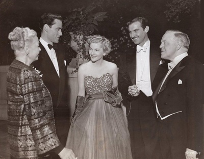 香染石榴裙剧照的剧照