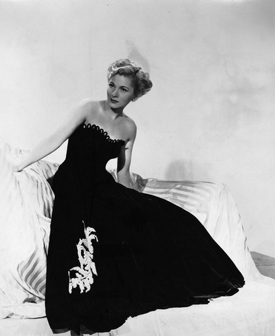 香染石榴裙剧照的剧照