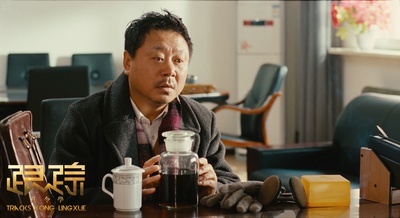 跟踪孔令学剧照的剧照