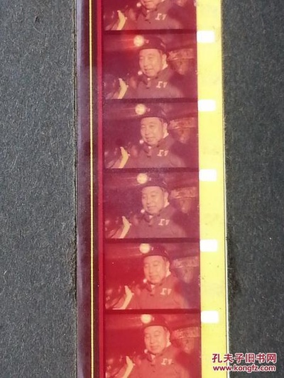 华主席到唐山看望英雄人民剧照的剧照