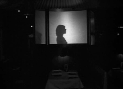 公园长椅上的盖伊与玛德琳剧照的剧照