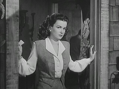 海滩上的女人剧照的剧照