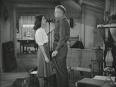 海滩上的女人剧照的剧照