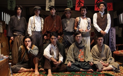 菊与断头台剧照的剧照