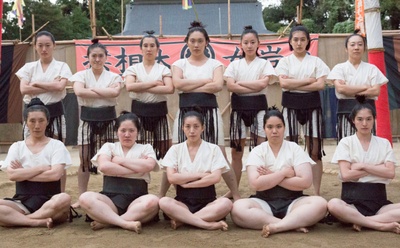 菊与断头台剧照的剧照