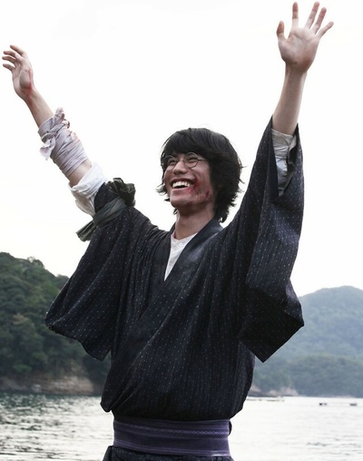 菊与断头台剧照的剧照