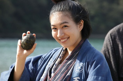 菊与断头台剧照的剧照