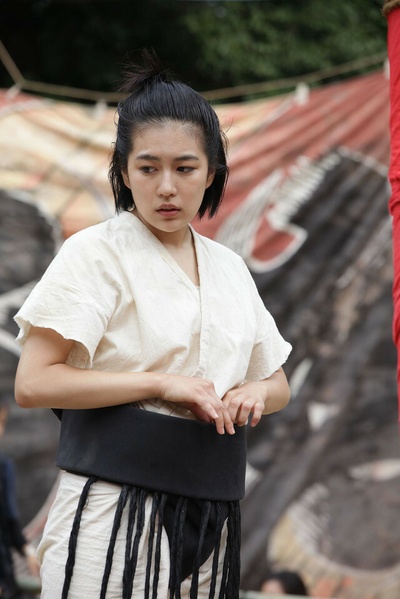 菊与断头台剧照的剧照