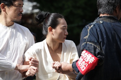 菊与断头台剧照的剧照