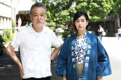 菊与断头台剧照的剧照