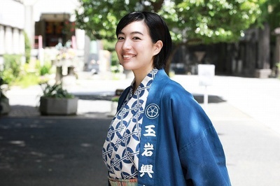 菊与断头台剧照的剧照