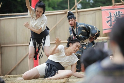 菊与断头台剧照的剧照