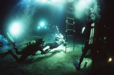 深海圆疑剧照的剧照