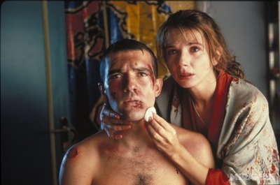 捆着我，绑着我剧照的剧照