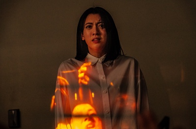 犬鸣村剧照的剧照