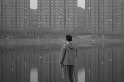 海面上漂过的奖杯剧照的剧照