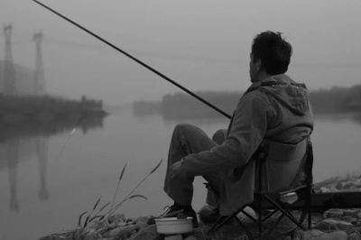 海面上漂过的奖杯剧照的剧照