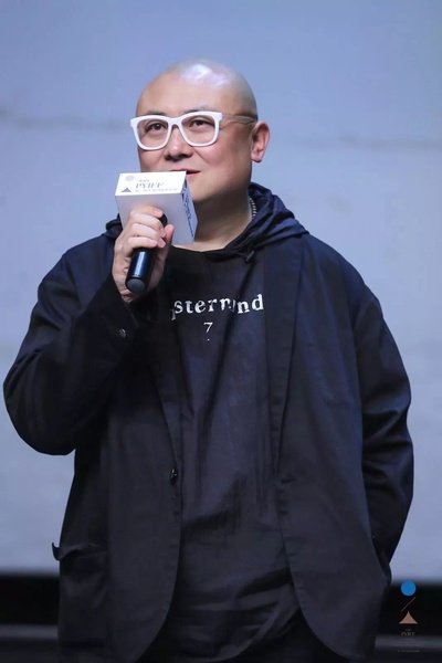 海面上漂过的奖杯剧照的剧照