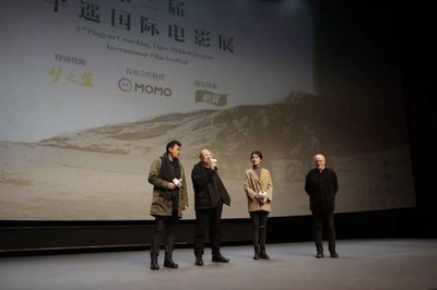 海面上漂过的奖杯剧照的剧照