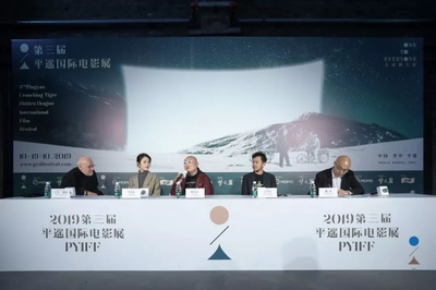 海面上漂过的奖杯剧照的剧照