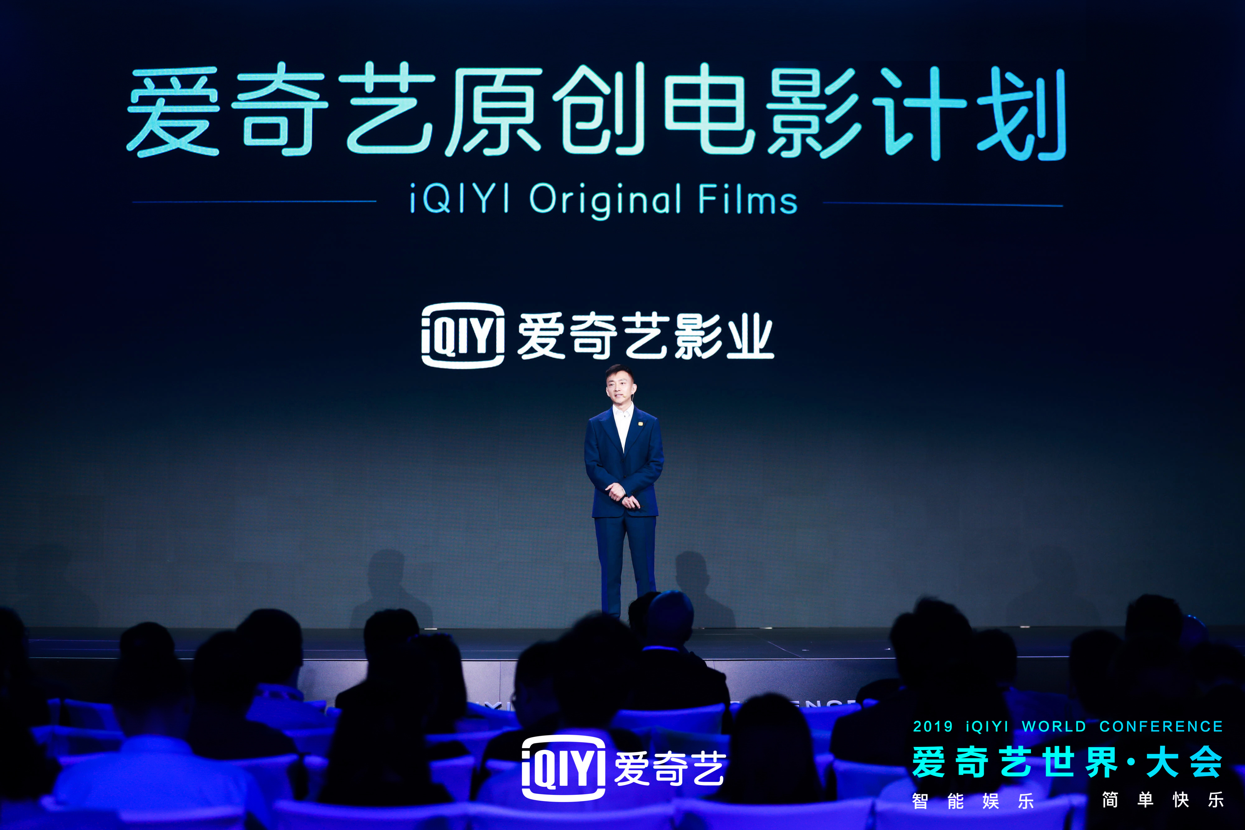 逗爱熊仁镇剧照的剧照