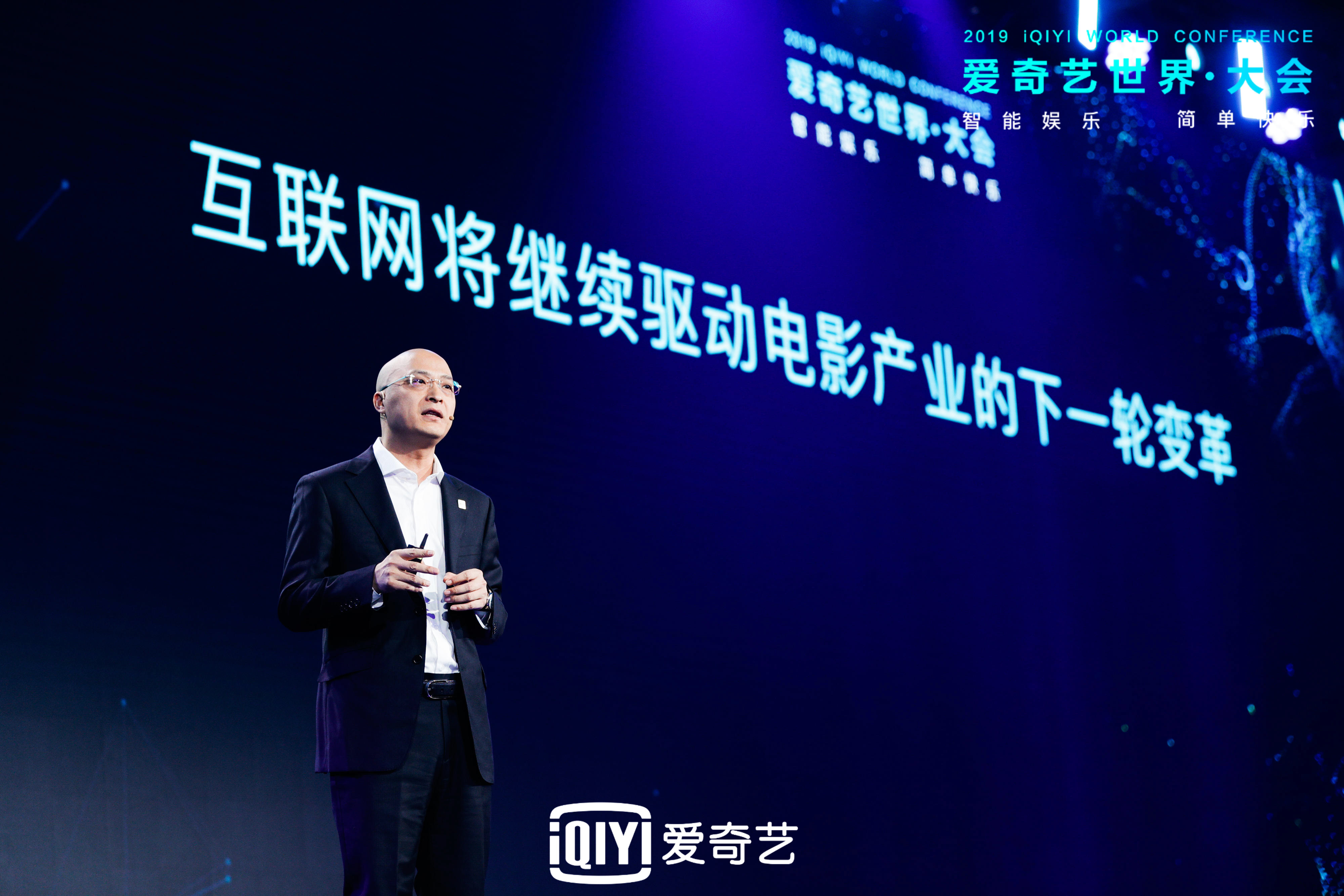 逗爱熊仁镇剧照的剧照