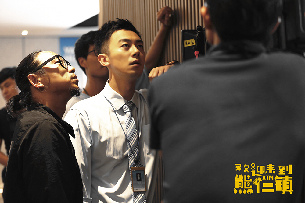 逗爱熊仁镇剧照的剧照