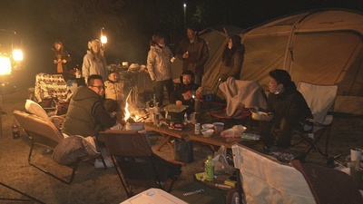 嚴冬的露營場眺望富士山剧照的剧照