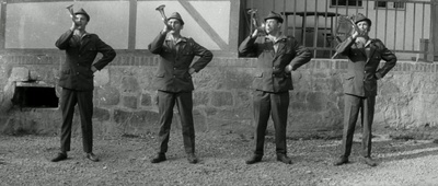 买了新车的霍莫尔卡剧照的剧照