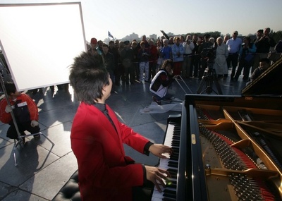 郎朗的歌：献给2008剧照的剧照