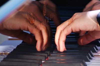 郎朗的歌：献给2008剧照的剧照