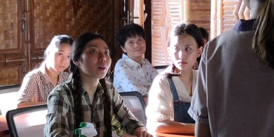 村里来了新闻官剧照的剧照