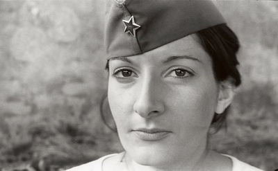 玛丽娜·阿布拉莫维奇：艺术家在场剧照的剧照