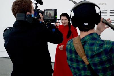 玛丽娜·阿布拉莫维奇：艺术家在场剧照的剧照