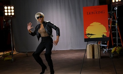 周六夜现场：蒂凡尼·哈迪斯/泰勒·斯威夫特剧照的剧照