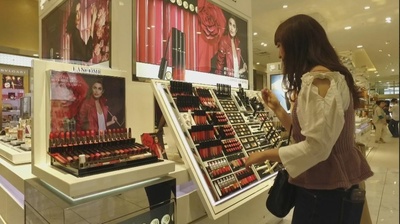 纪实72小时 百货店化妆品楼层的女性们剧照的剧照