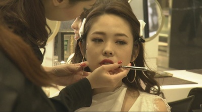 纪实72小时 百货店化妆品楼层的女性们剧照的剧照