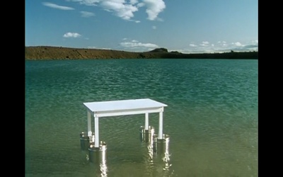 塞纳的行李箱剧照的剧照