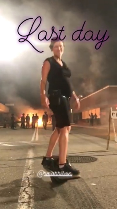 四面受敌剧照的剧照