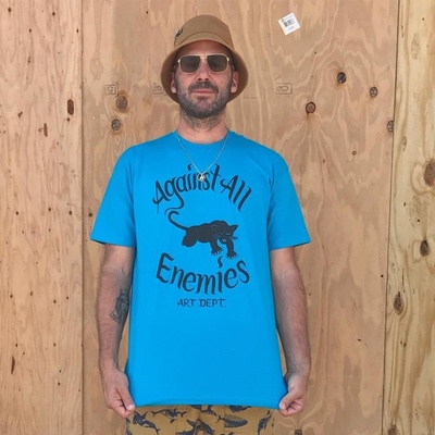 四面受敌剧照的剧照