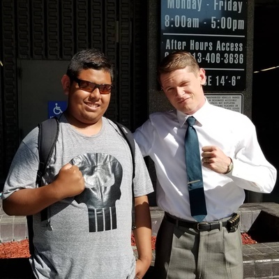 四面受敌剧照的剧照