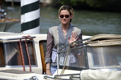 四面受敌剧照的剧照