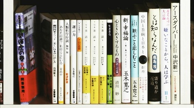 三谷幸喜的书架是宇宙剧照的剧照