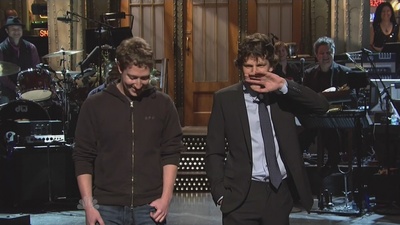 周六夜现场：杰西·艾森伯格/妮琪·米娜剧照的剧照